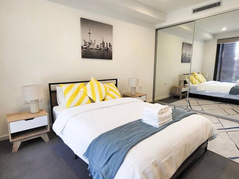 Modern Elegance: 2 Bedroom Oasis W/ Free Parking - Yamba Accommodation 0