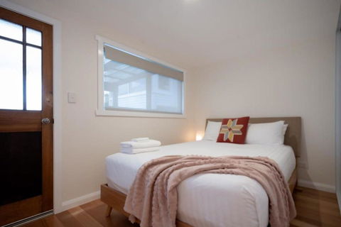 Modern Self Contained Unit Views Parking And WiFi - Yamba Accommodation 3