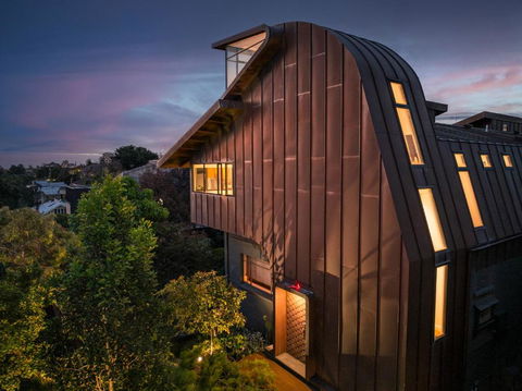 Modern St Kilda Apartment - Yamba Accommodation 0