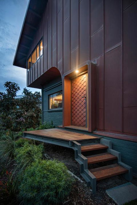 Modern St Kilda Apartment - Yamba Accommodation 2