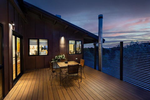 Modern St Kilda Apartment - Yamba Accommodation 3