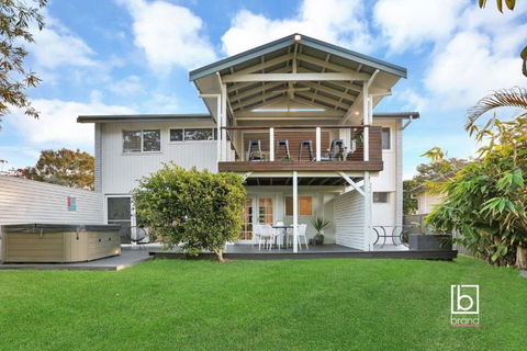 Natuna Lakeside Retreat - Yamba Accommodation 0