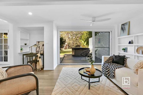 Natuna Lakeside Retreat - Yamba Accommodation 3