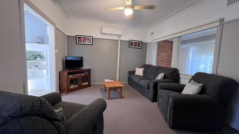 Neat & Tidy Coastal Cottage - Yamba Accommodation 2