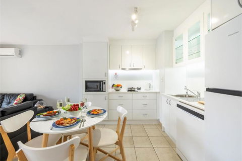 Nelson Bay Breeze Apartment, 29,1 Trafalgar Street - Air Conditioned Unit With Linen Supplied, Complex Pool And Spa - Yamba Accommodation 2