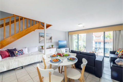 Nelson Bay Breeze Apartment, 29,1 Trafalgar Street - Air Conditioned Unit With Linen Supplied, Complex Pool And Spa - Yamba Accommodation 1