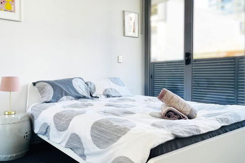 New Comfy Stylish Apt In Rhodes Next To Train N Shopping Center - Yamba Accommodation 1