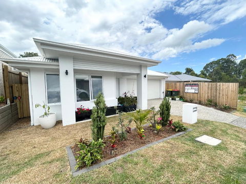New Ensuite Room In New House Near Chermside - Yamba Accommodation 0