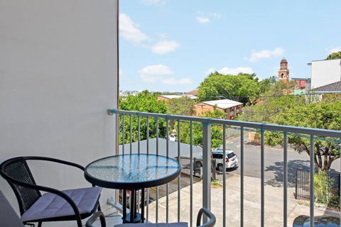 New Farm Nest- 2Bed 1Bath Balcony - Yamba Accommodation 2