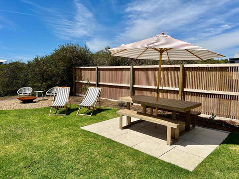 NEW Magpie Sands - 3 Bedroom Home - Downstairs Only, 1 Min Walk To Aldinga Beach - Yamba Accommodation 3