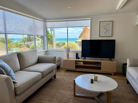 NEW Magpie Sands - 3 Bedroom Home - Downstairs Only, 1 Min Walk To Aldinga Beach - Yamba Accommodation 2