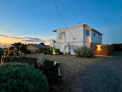 NEW Magpie Sands - 3 Bedroom Home - Downstairs Only, 1 Min Walk To Aldinga Beach - Yamba Accommodation 1
