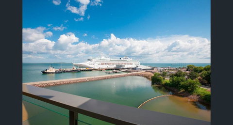 NEW - ZEN AT THE WATERFRONT - Luxury Waterfront Holiday Home For Families & Friends - Yamba Accommodation 3