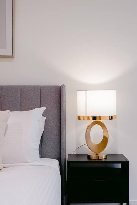 NewYork Style Loft 2B2B In Collins St - Yamba Accommodation 2
