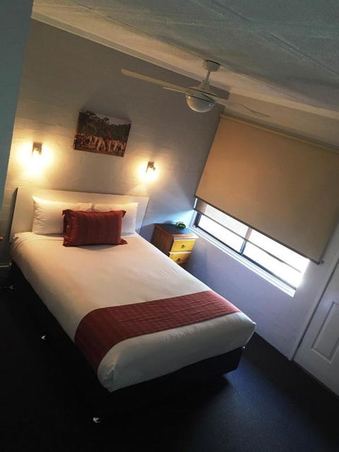 Nicholas Royal Motel - No Pets Allowed - Yamba Accommodation 0