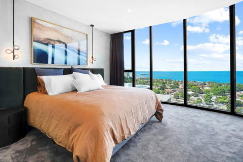Nine Elm Luxurious Penthouse Panoramic City Views - Yamba Accommodation 3