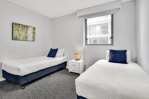North Sydney Large Two Bedroom MIL2252402 - Yamba Accommodation 3