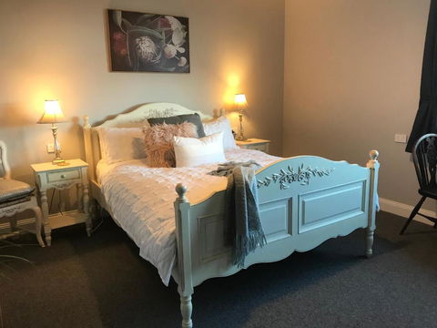 Number 10 -Queen Room With B/fast - Yamba Accommodation 2