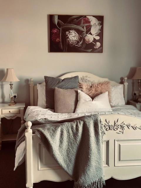 Number 10 -Queen Room With B/fast - Yamba Accommodation 0