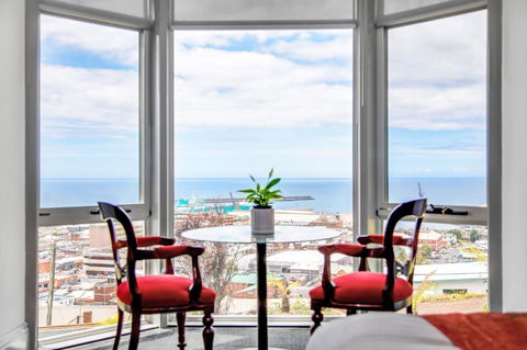 Oakleigh House - Yamba Accommodation 0