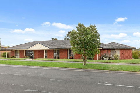 Oasis Springs - Yamba Accommodation 0