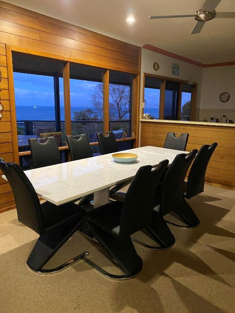 Ocean Blue KI. Absolute Ocean Front, Free WiFi - Yamba Accommodation 2