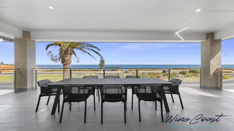 Oceanview Escape By Wine Coast Holidays - Yamba Accommodation 3