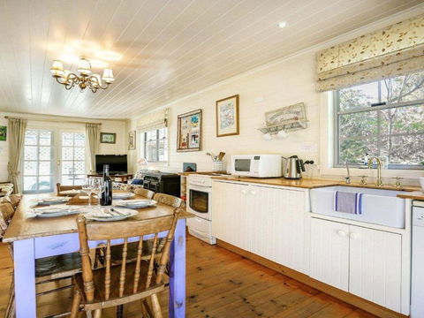 Orchard Cottage Alpine Southern Highlands - Yamba Accommodation 3