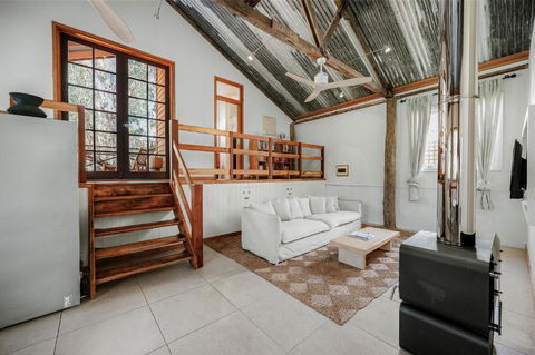Orchard Cottage - Quiet Farm Escape - Yamba Accommodation 2