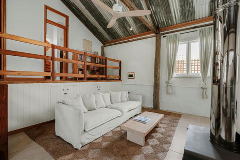 Orchard Cottage - Quiet Farm Escape - Yamba Accommodation 3