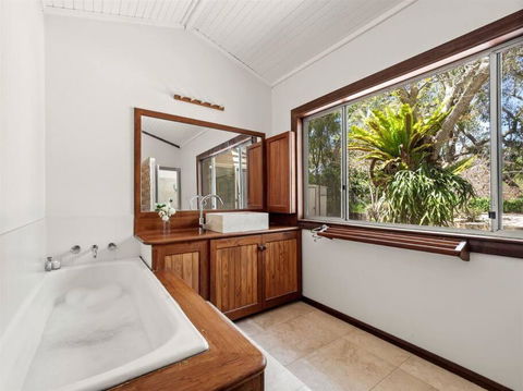 Orchard Homestead Countryside Retreat - Yamba Accommodation 3