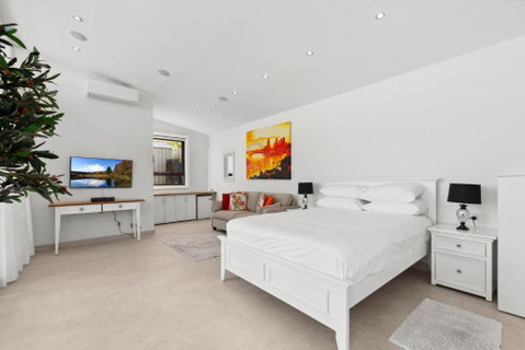 Outstanding 4-Bed Home With Garden Pool & More - Yamba Accommodation 3
