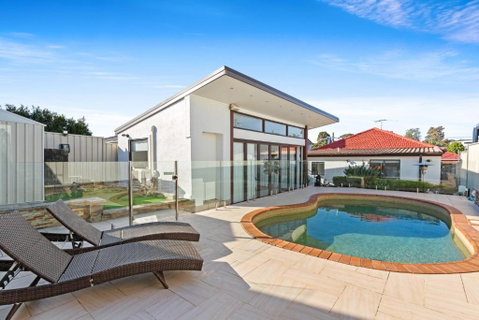 Outstanding 4-Bed Home With Garden Pool & More - Yamba Accommodation 0
