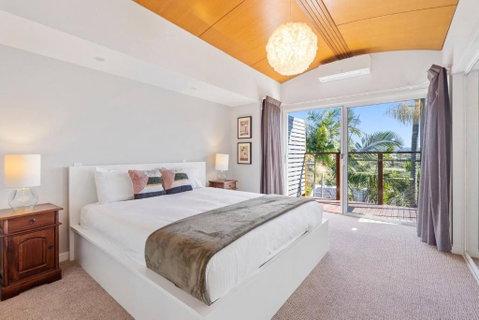 Paradise Palms - Resort Retreat With Panoramic Views - Yamba Accommodation 1