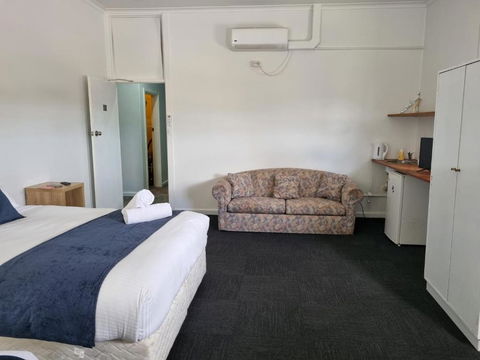 Parkes Hotel - Yamba Accommodation 2