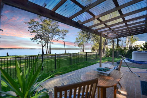 Parkway Lakehouse - Yamba Accommodation 0