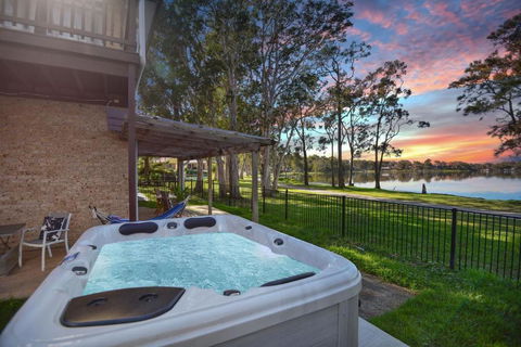 Parkway Lakehouse - Yamba Accommodation 1
