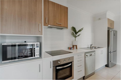 Peaceful 1-Bed Apartment Close To Lonsdale St - Yamba Accommodation 1