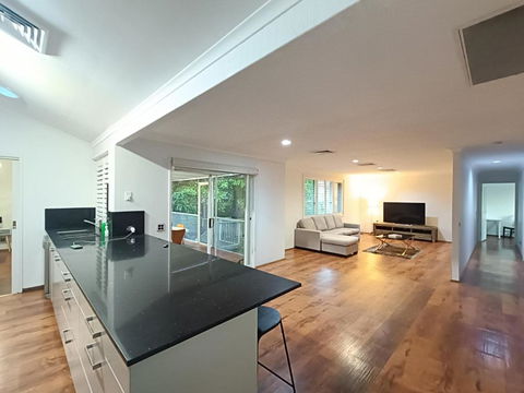 Peaceful Room In Modern Baulkham Hills Home - BH3 - Yamba Accommodation 1