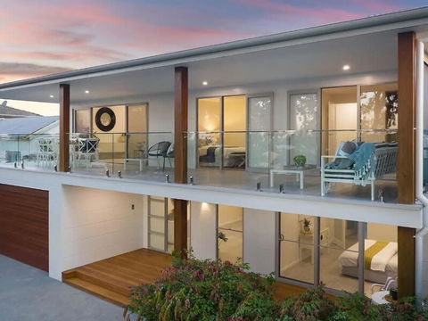 Perfect Beachhouse Lakes Surf At Your Feet - Yamba Accommodation 2