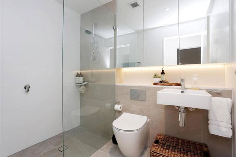 Perfect Large One Bedroom Plus Study - ALB09518 - Yamba Accommodation 2