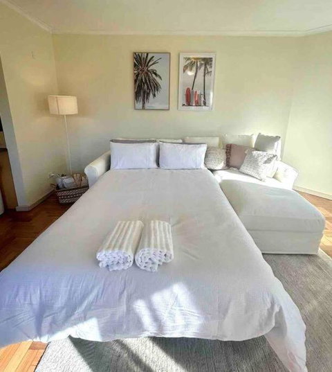 Perfect Manly Retreat, In The Heart Of Manly, Family & Couple Friendly Apartment With CAR SPOT - Yamba Accommodation 3