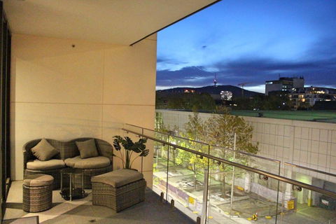 Perfectly Located Modern Apartment - Canberra CBD - Yamba Accommodation 0