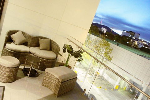 Perfectly Located Modern Apartment - Canberra CBD - Yamba Accommodation 3