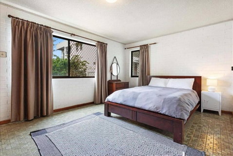 PET FRIENDLY & Super Central Retro Beach Pad! - Yamba Accommodation 0
