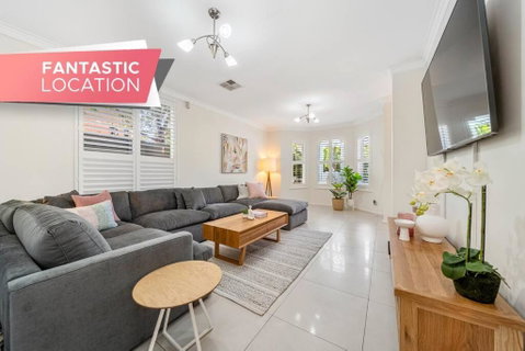 Petal And Bloom - 3BR Family CBD - Yamba Accommodation 0