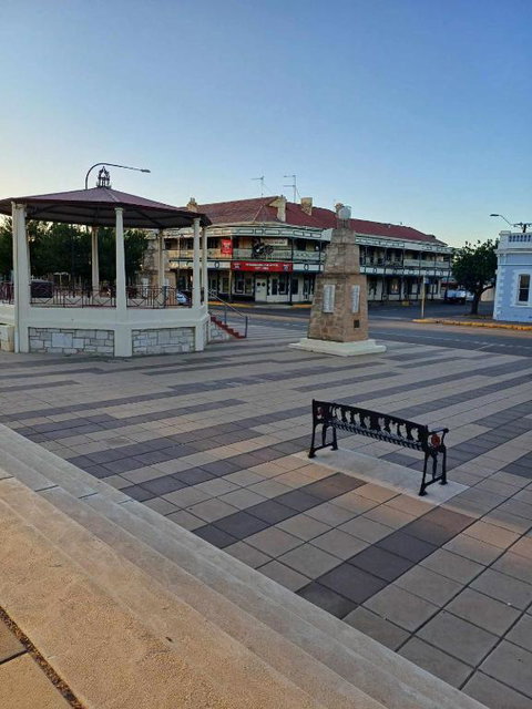PETERBOROUGH HOTEL - Yamba Accommodation 1