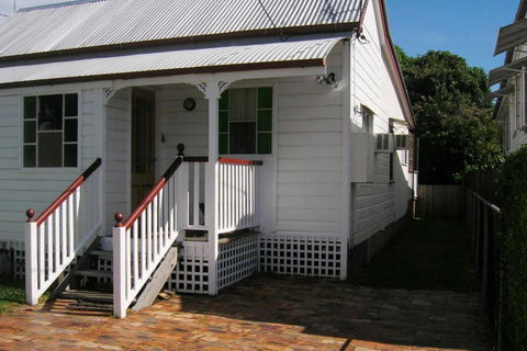 Pine Cottage - Yamba Accommodation 0