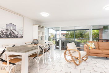Pippi Sands LJHooker Yamba with Yamba Accommodation