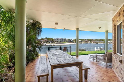 Ponderosa - Pet Friendly Waterfront - Yamba Accommodation 1